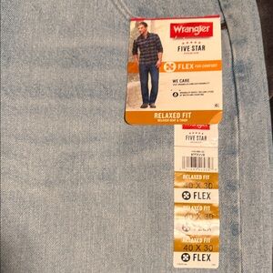 Men’s Wrangler 40x30 Relaxed Flex Fit Jeans